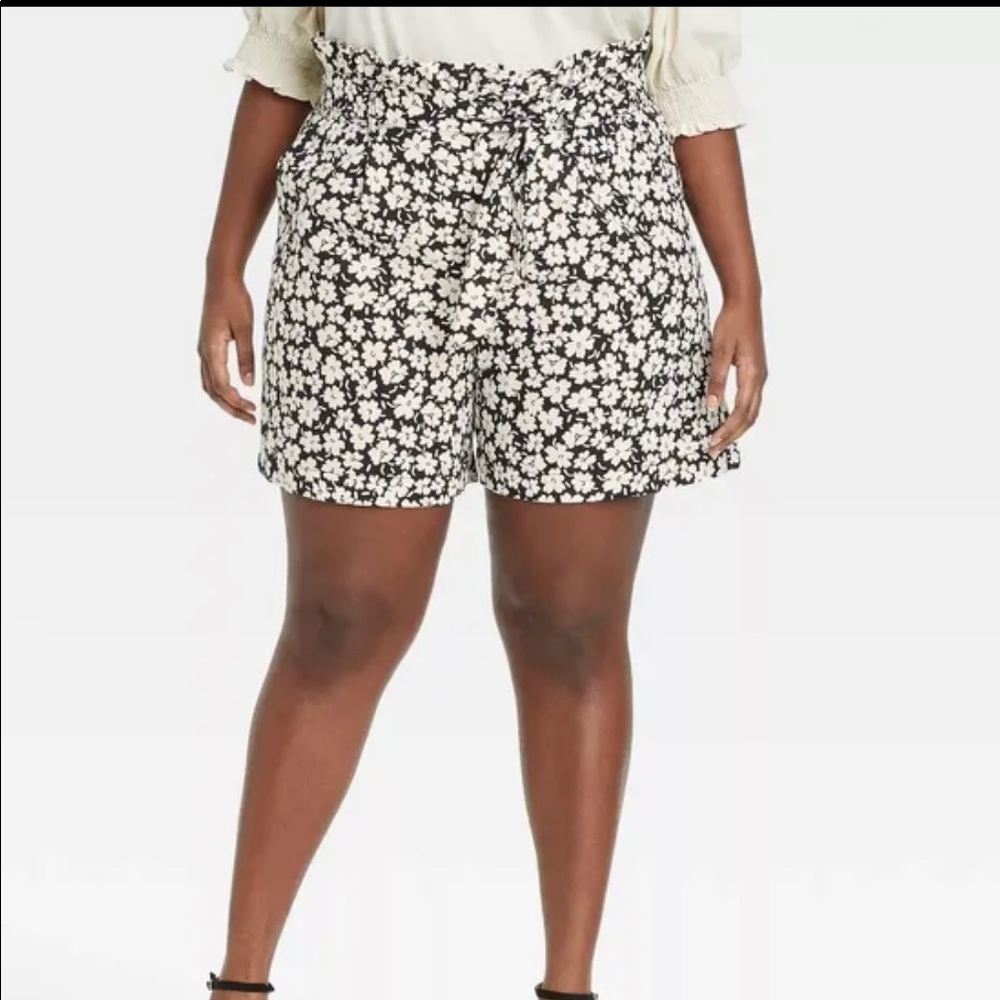 🎉Host Pick🎉🎉Who What Wear Compact Floral Linen Blend Shorts Size 14